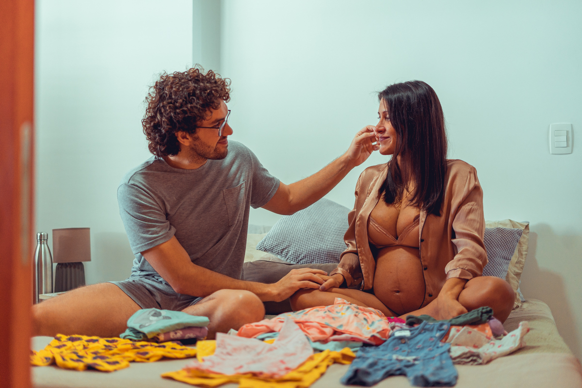 ensaio gestante lifestyle salvador senhoritas fotografia fotografa fotografo gravida em casa documental espontaneo enxoval