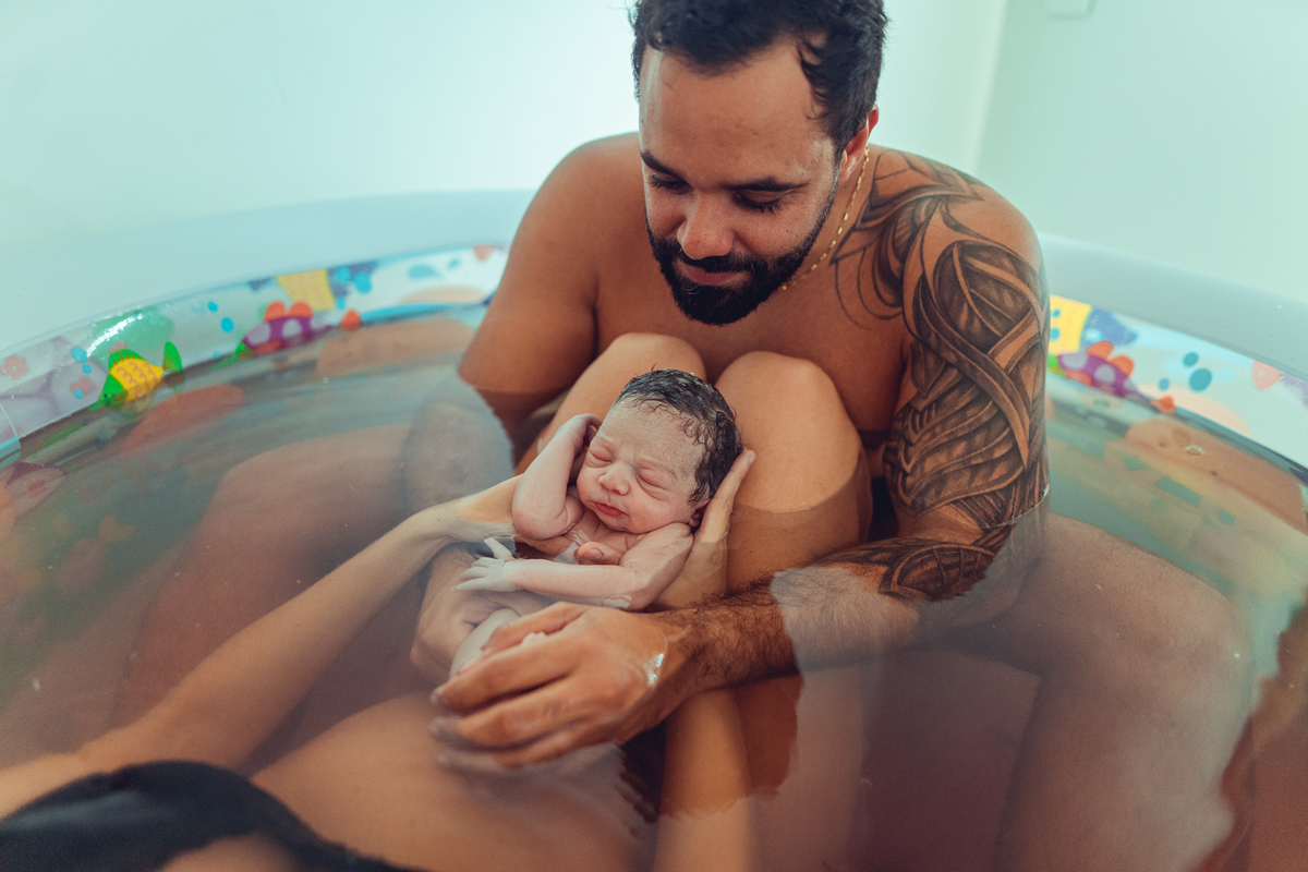 parto domiciliar em casa natural humanizado sobreparto tanila salvador fotografia foto video doula banheira piscina