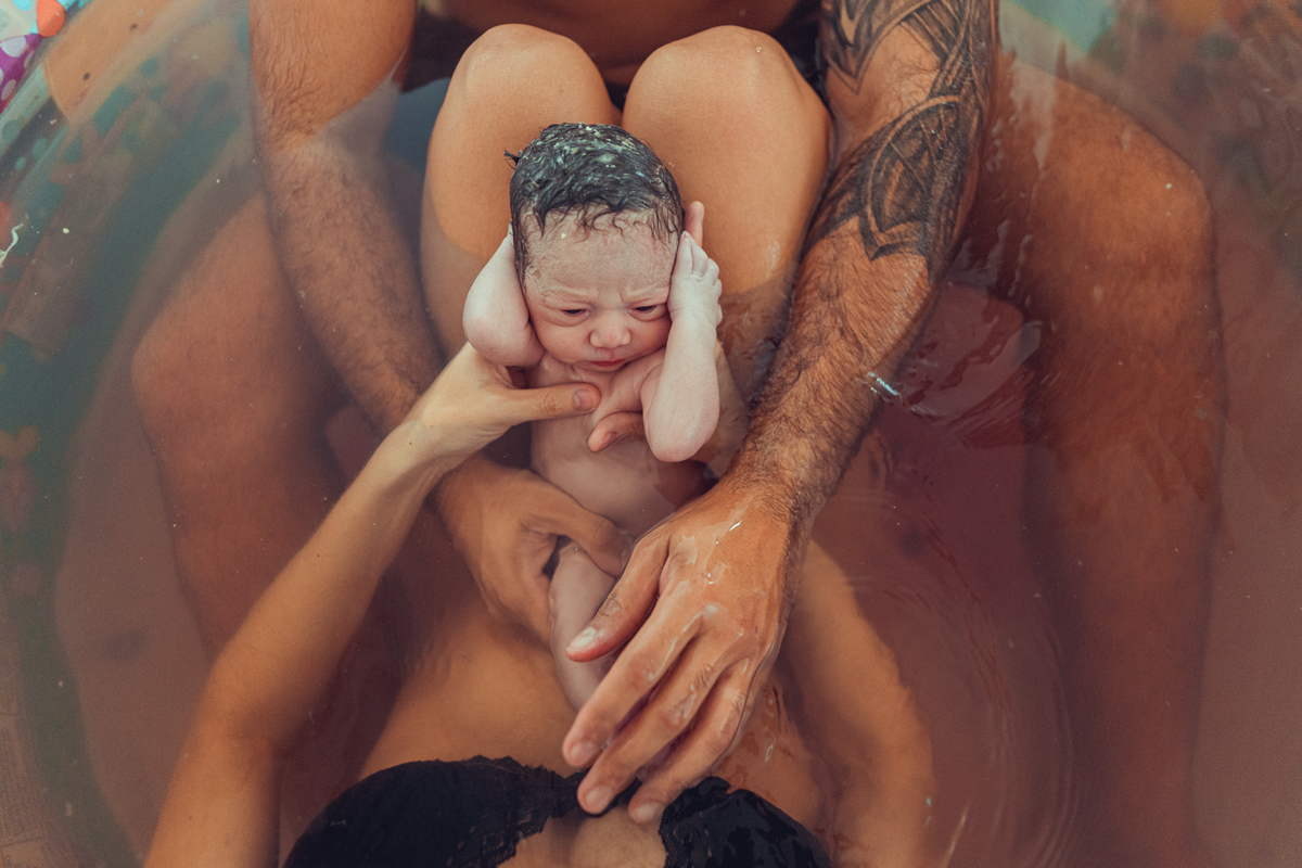 parto domiciliar em casa natural humanizado sobreparto tanila salvador fotografia foto video doula banheira piscina