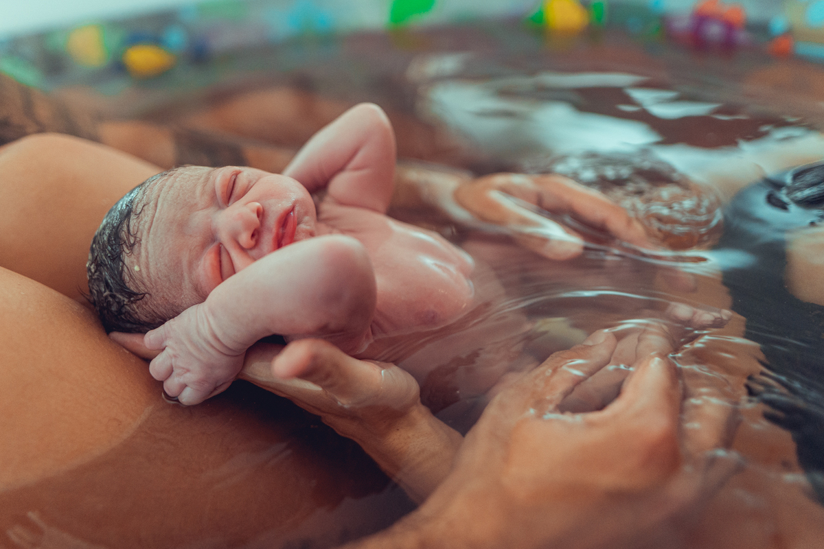 parto domiciliar em casa natural humanizado sobreparto tanila salvador fotografia foto video doula banheira piscina
