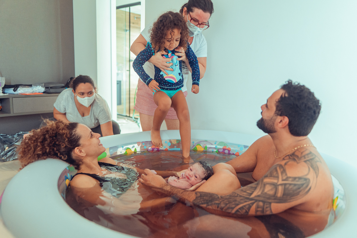 parto domiciliar em casa natural humanizado sobreparto tanila salvador fotografia foto video doula banheira piscina