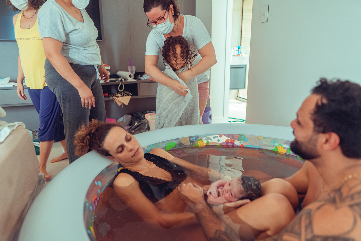 parto domiciliar em casa natural humanizado sobreparto tanila salvador fotografia foto video doula banheira piscina