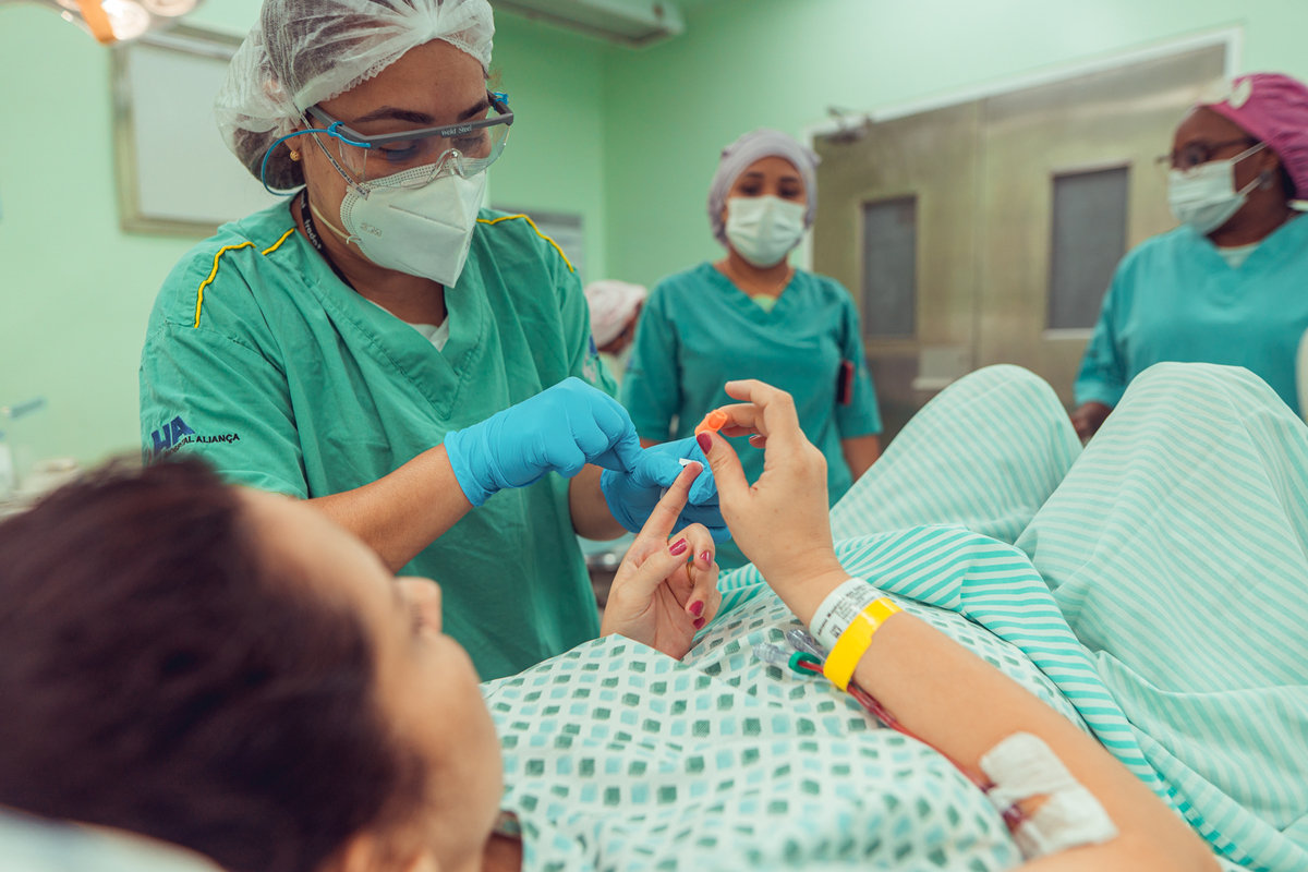 iluminare obstare parto normal hospital aliança natural humanizado adriana monteiro rodrigo lemos salvador doula nascimento senhoritas fotografia foto fotografa 