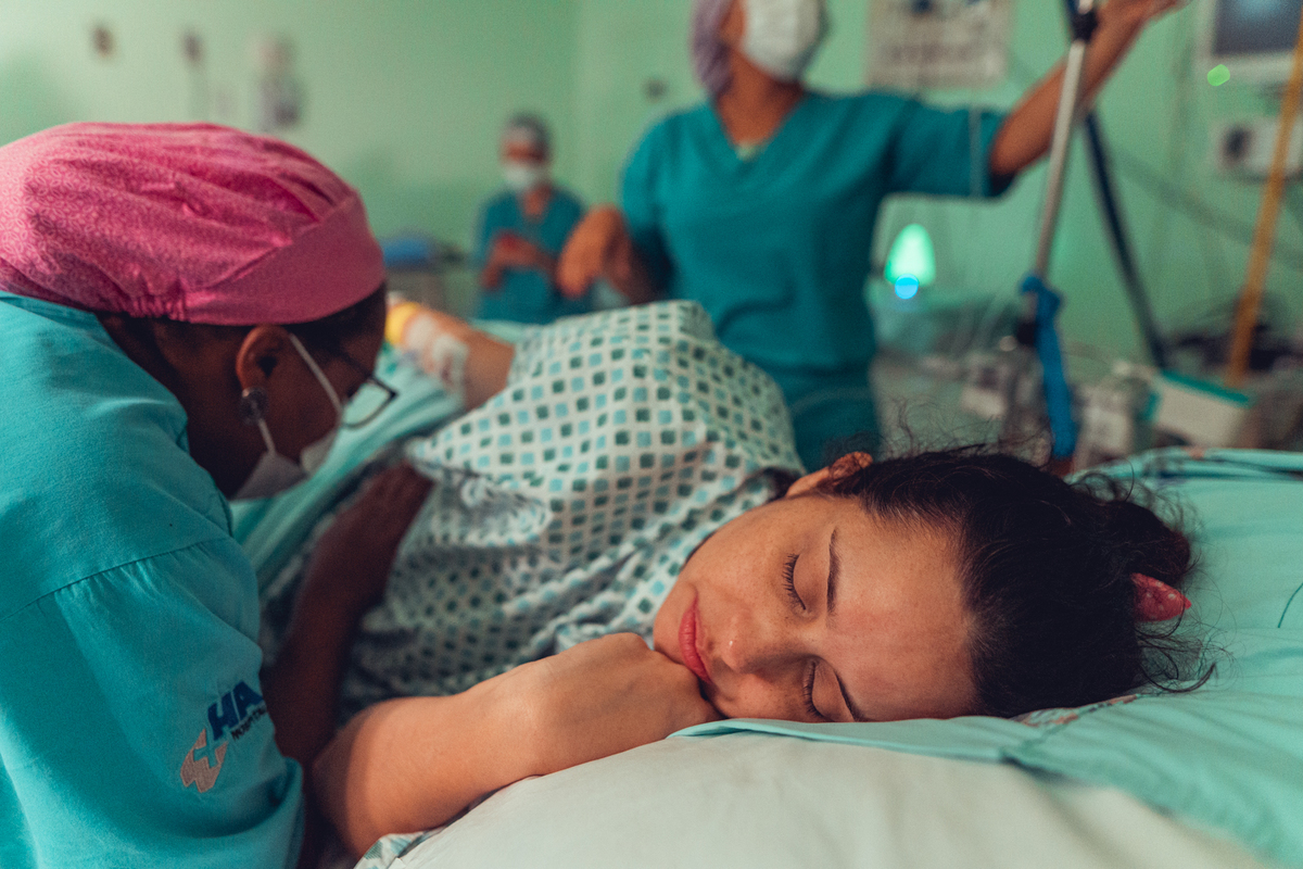 iluminare obstare parto normal hospital aliança natural humanizado adriana monteiro rodrigo lemos salvador doula nascimento senhoritas fotografia foto fotografa 