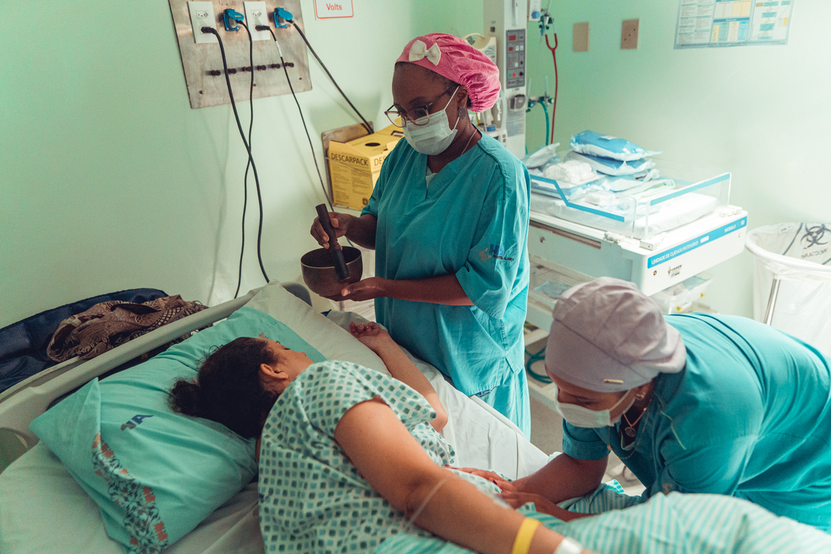 iluminare obstare parto normal hospital aliança natural humanizado adriana monteiro rodrigo lemos salvador doula nascimento senhoritas fotografia foto fotografa 