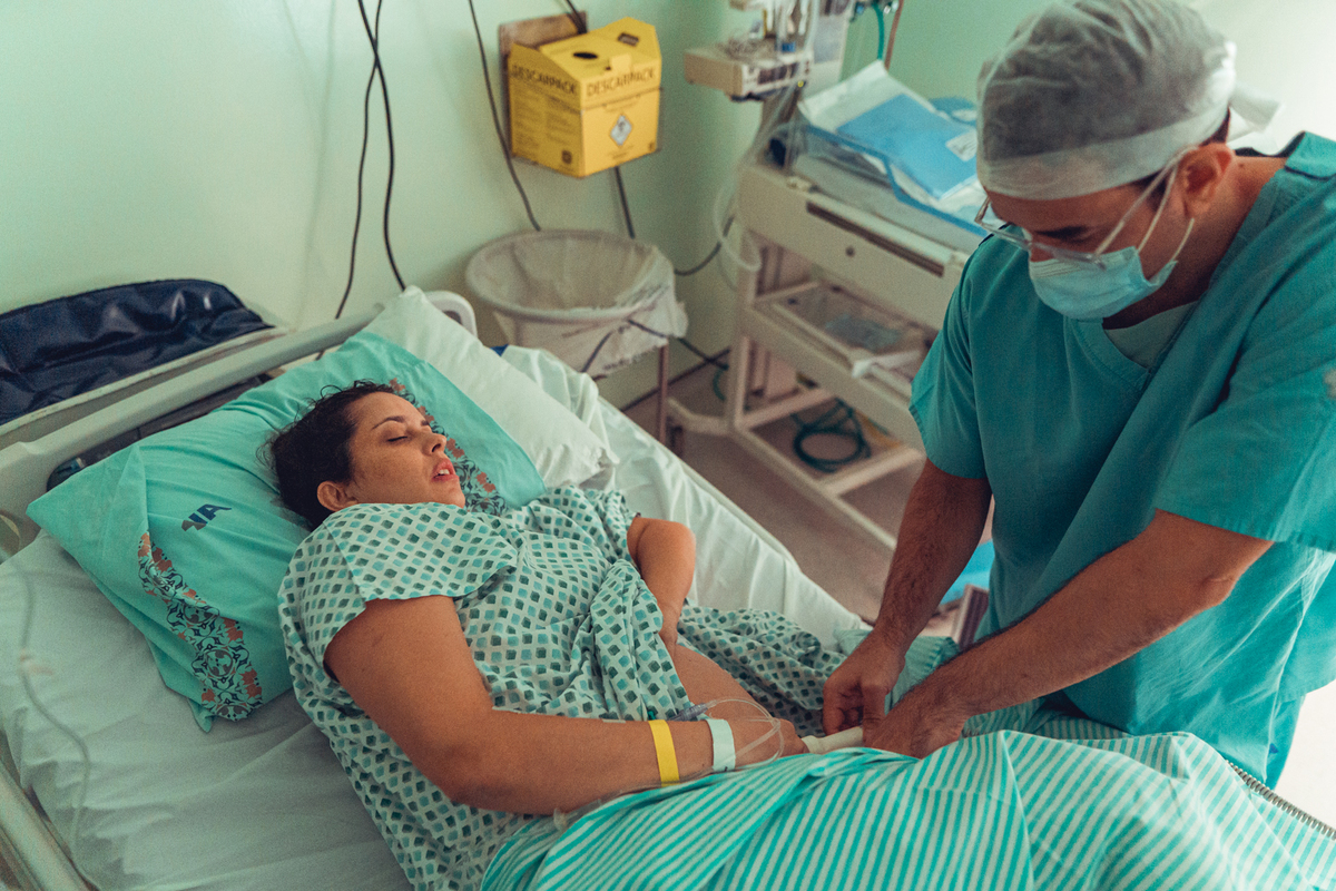 iluminare obstare parto normal hospital aliança natural humanizado adriana monteiro rodrigo lemos salvador doula nascimento senhoritas fotografia foto fotografa 