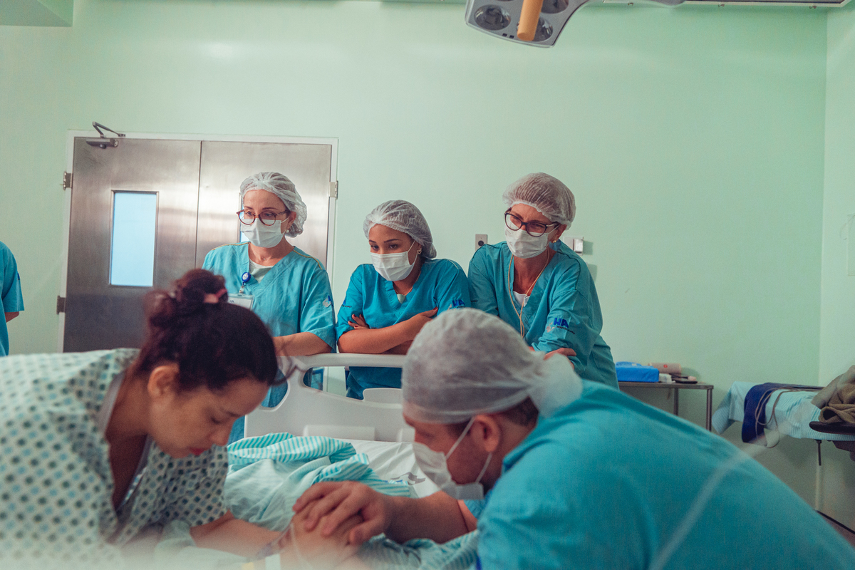 iluminare obstare parto normal hospital aliança natural humanizado adriana monteiro rodrigo lemos salvador doula nascimento senhoritas fotografia foto fotografa 