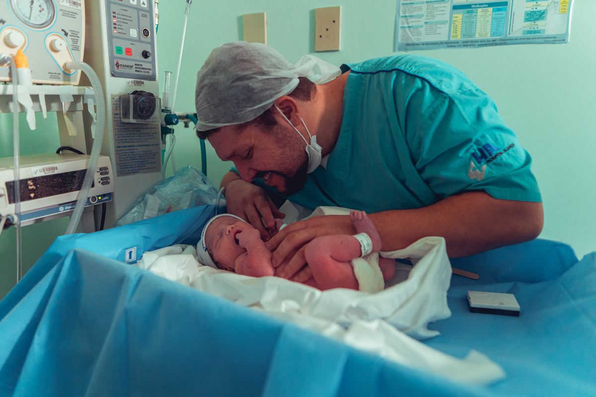 iluminare obstare parto normal hospital aliança natural humanizado adriana monteiro rodrigo lemos salvador doula nascimento senhoritas fotografia foto fotografa 