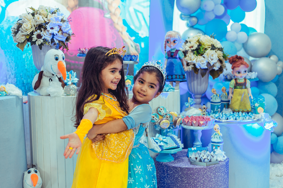 Senhoritas Fotografia aniversário festa infantil criança decoração bolo frozen elsa anna gelo olaf Salvador Bahia Lara 04 anos