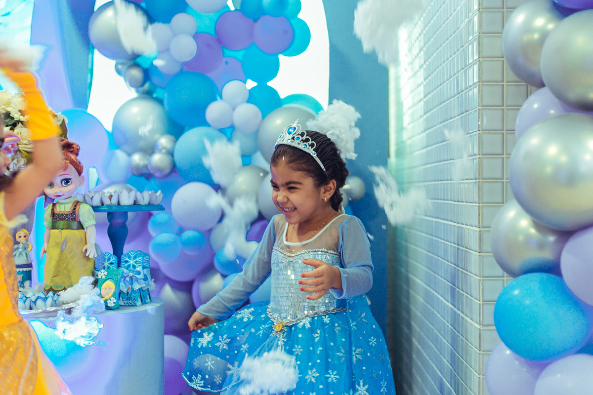 Senhoritas Fotografia aniversário festa infantil criança decoração bolo frozen elsa anna gelo olaf Salvador Bahia Lara 04 anos