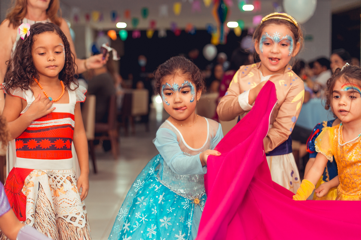 Senhoritas Fotografia aniversário festa infantil criança decoração bolo frozen elsa anna gelo olaf Salvador Bahia Lara 04 anos