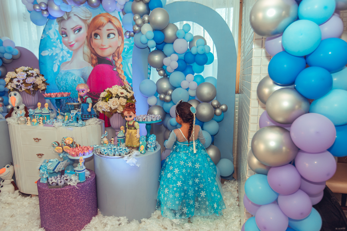 Senhoritas Fotografia aniversário festa infantil criança decoração bolo frozen elsa anna gelo olaf Salvador Bahia Lara 04 anos