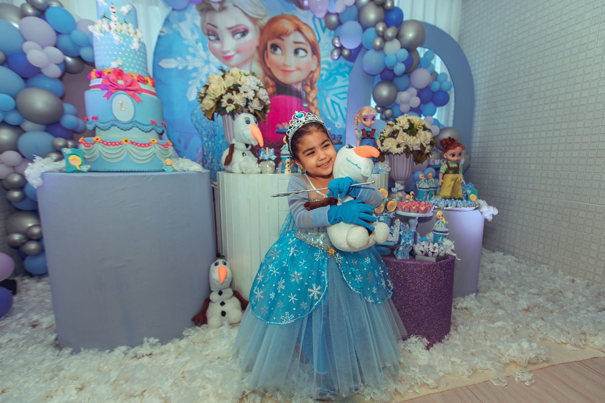 Senhoritas Fotografia aniversário festa infantil criança decoração bolo frozen elsa anna gelo olaf Salvador Bahia Lara 04 anos