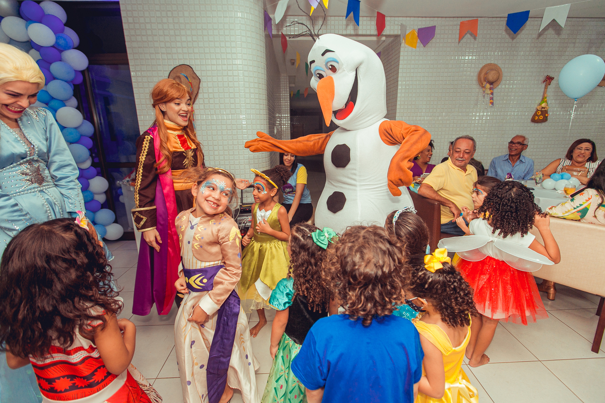 Senhoritas Fotografia aniversário festa infantil criança decoração bolo frozen elsa anna gelo olaf Salvador Bahia Lara 04 anos