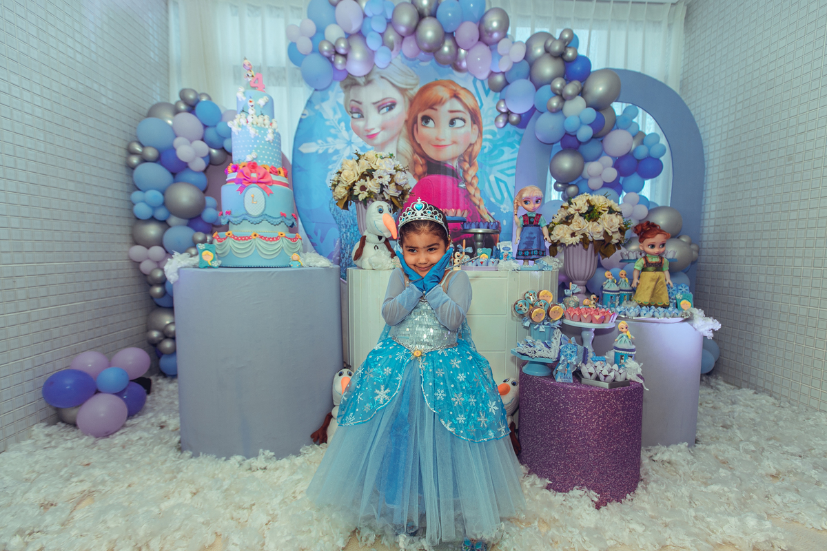 Senhoritas Fotografia aniversário festa infantil criança decoração bolo frozen elsa anna gelo olaf Salvador Bahia Lara 04 anos