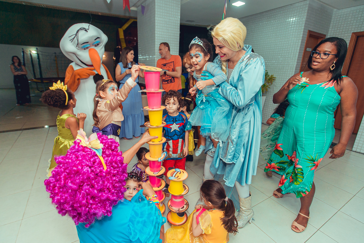 Senhoritas Fotografia aniversário festa infantil criança decoração bolo frozen elsa anna gelo olaf Salvador Bahia Lara 04 anos