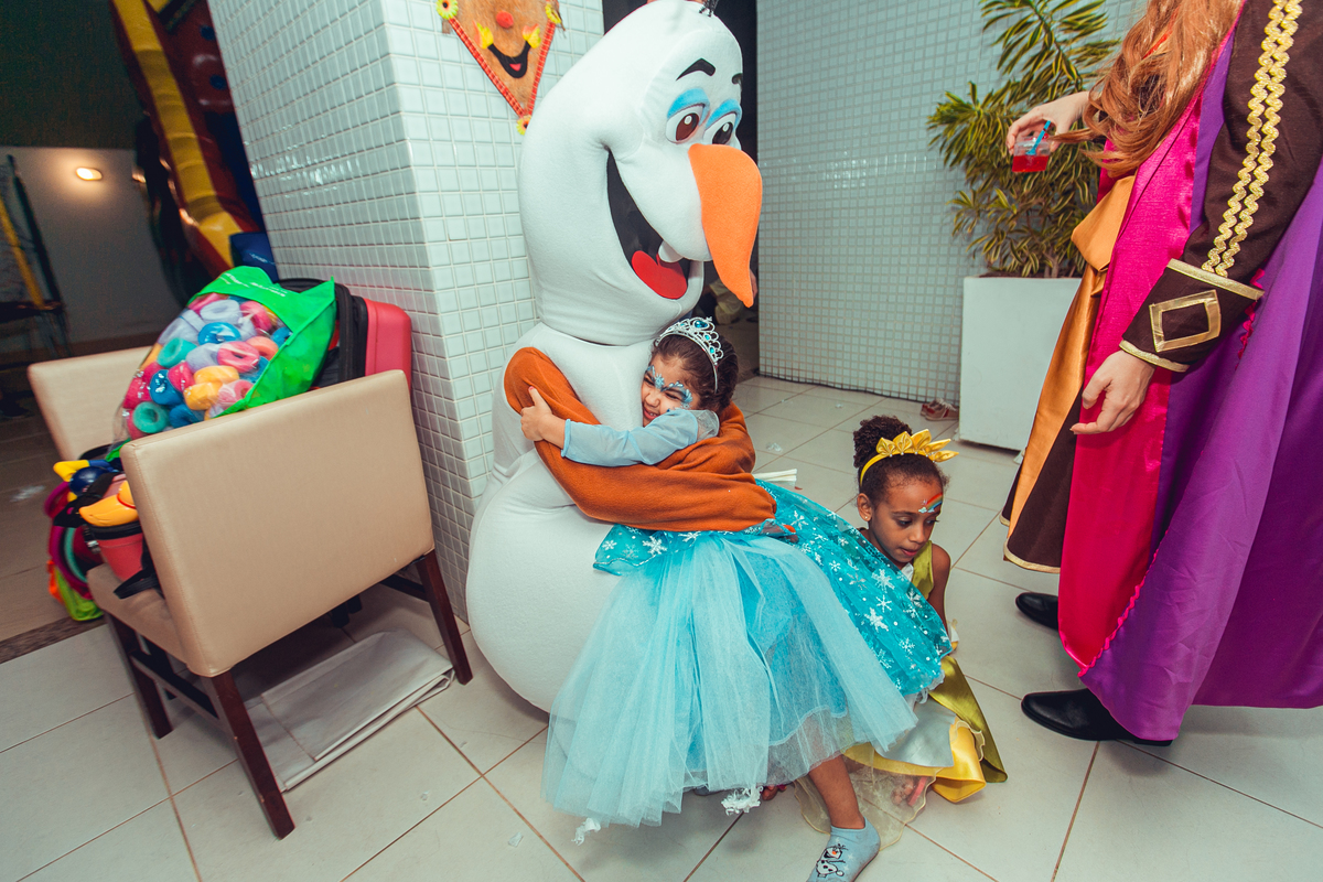 Senhoritas Fotografia aniversário festa infantil criança decoração bolo frozen elsa anna gelo olaf Salvador Bahia Lara 04 anos