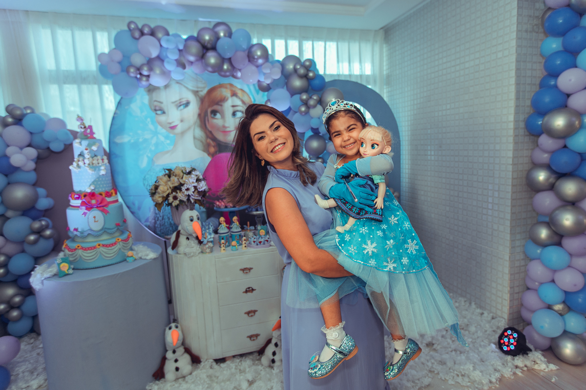 Senhoritas Fotografia aniversário festa infantil criança decoração bolo frozen elsa anna gelo olaf Salvador Bahia Lara 04 anos
