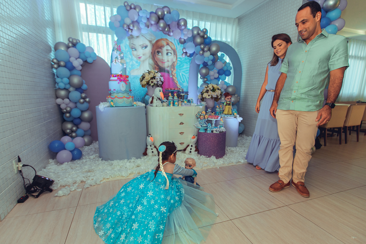 Senhoritas Fotografia aniversário festa infantil criança decoração bolo frozen elsa anna gelo olaf Salvador Bahia Lara 04 anos