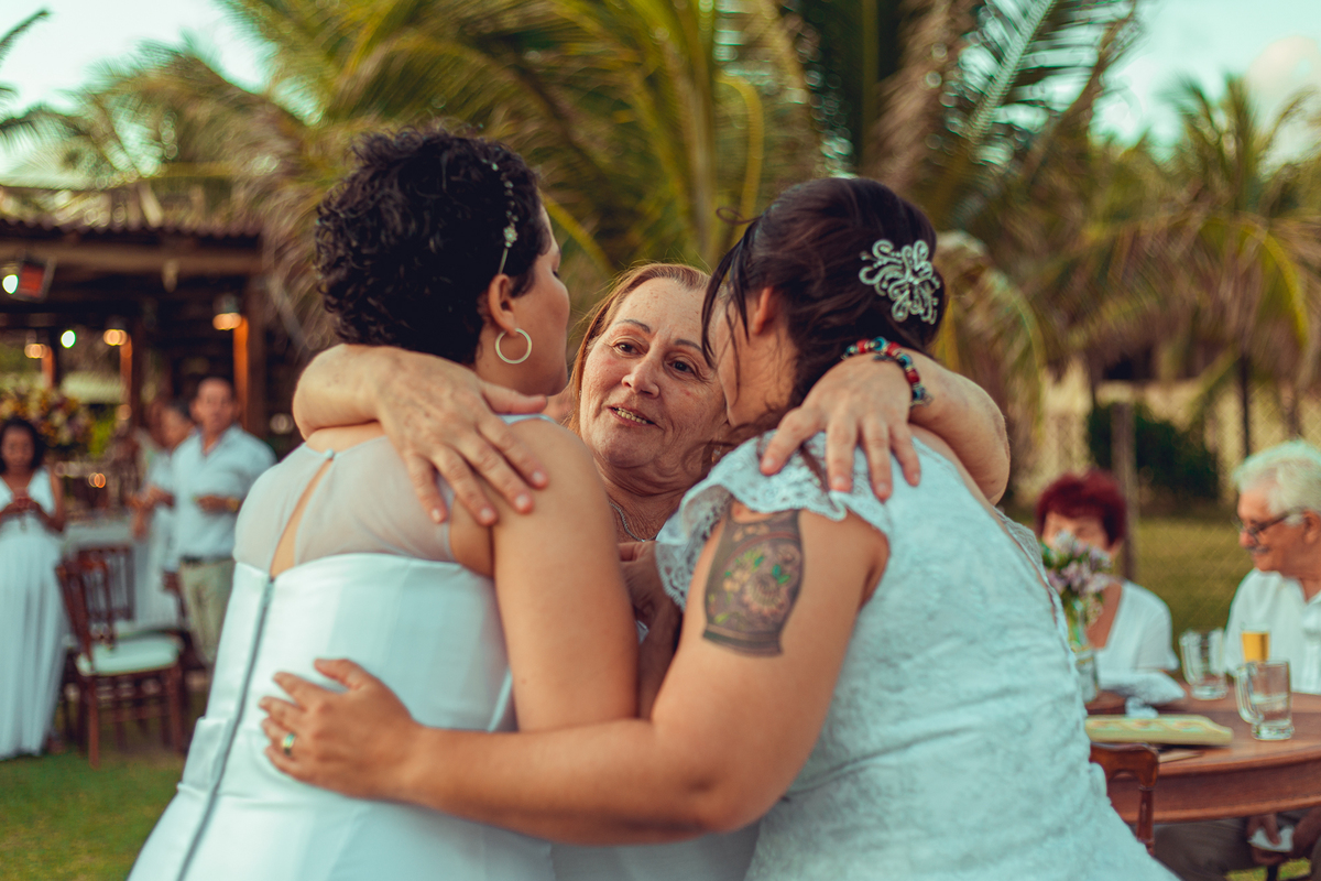 Senhoritas Fotografia casamento gay lésbica homossexual homossexualidade união amor mulher mulheres casal praia villas do atlântico salvador bahia lgbtqiap+ 
