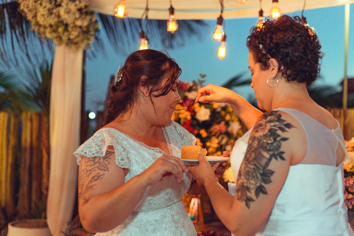 Senhoritas Fotografia casamento gay lésbica homossexual homossexualidade união amor mulher mulheres casal praia villas do atlântico salvador bahia lgbtqiap+ 