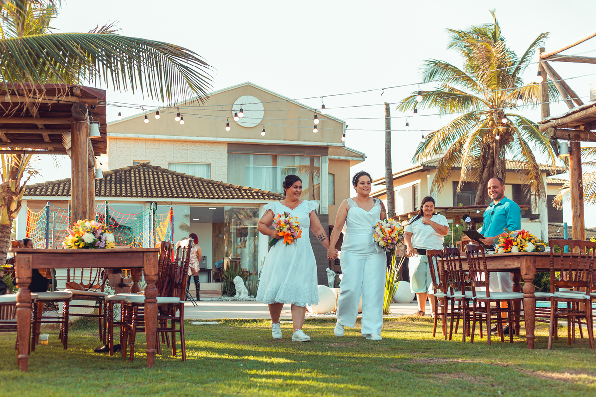 Senhoritas Fotografia casamento gay lésbica homossexual homossexualidade união amor mulher mulheres casal praia villas do atlântico salvador bahia lgbtqiap+ 