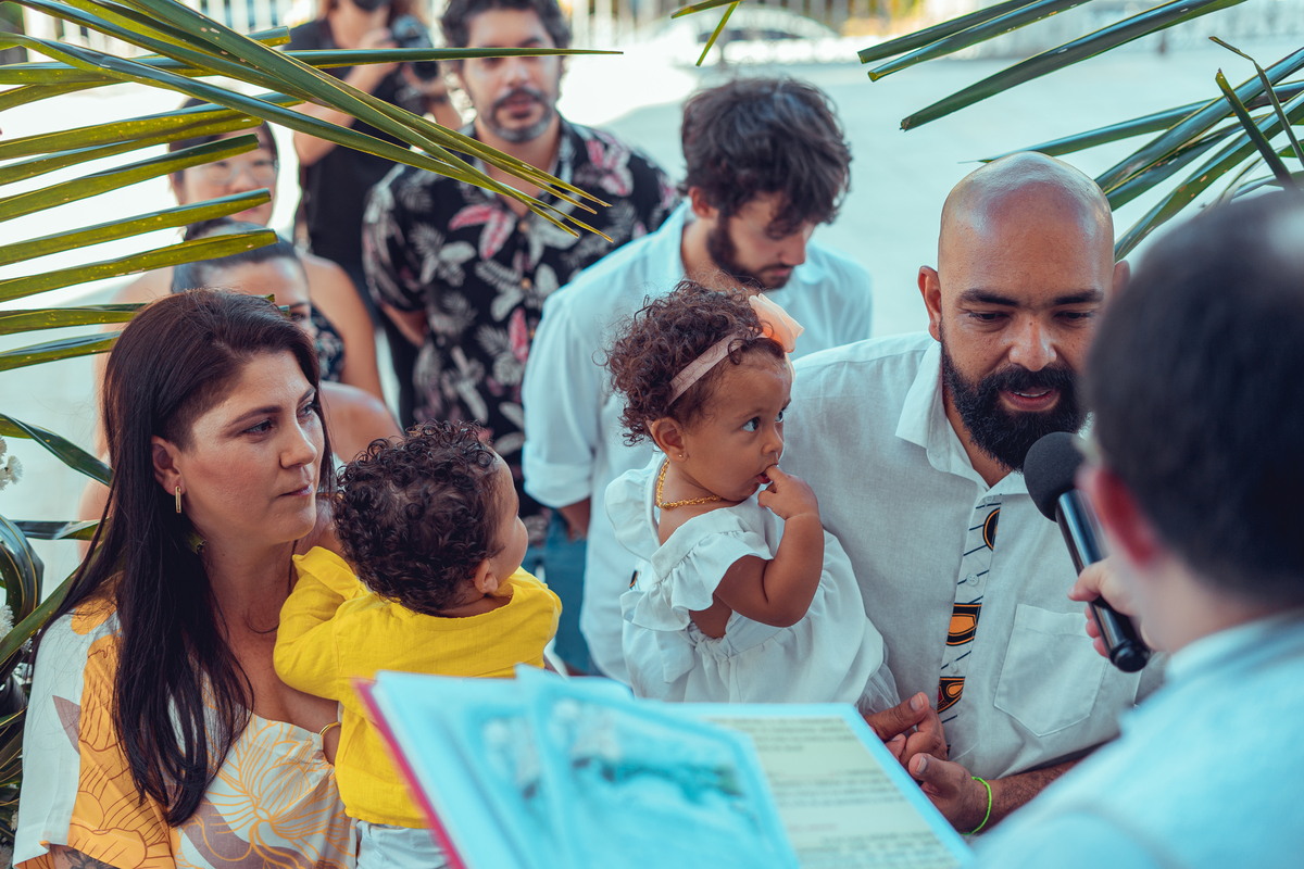 Senhoritas Fotografia Batizado Batismo Igreja Santo Antônio da Barra Salvador Bahia Missa água benta