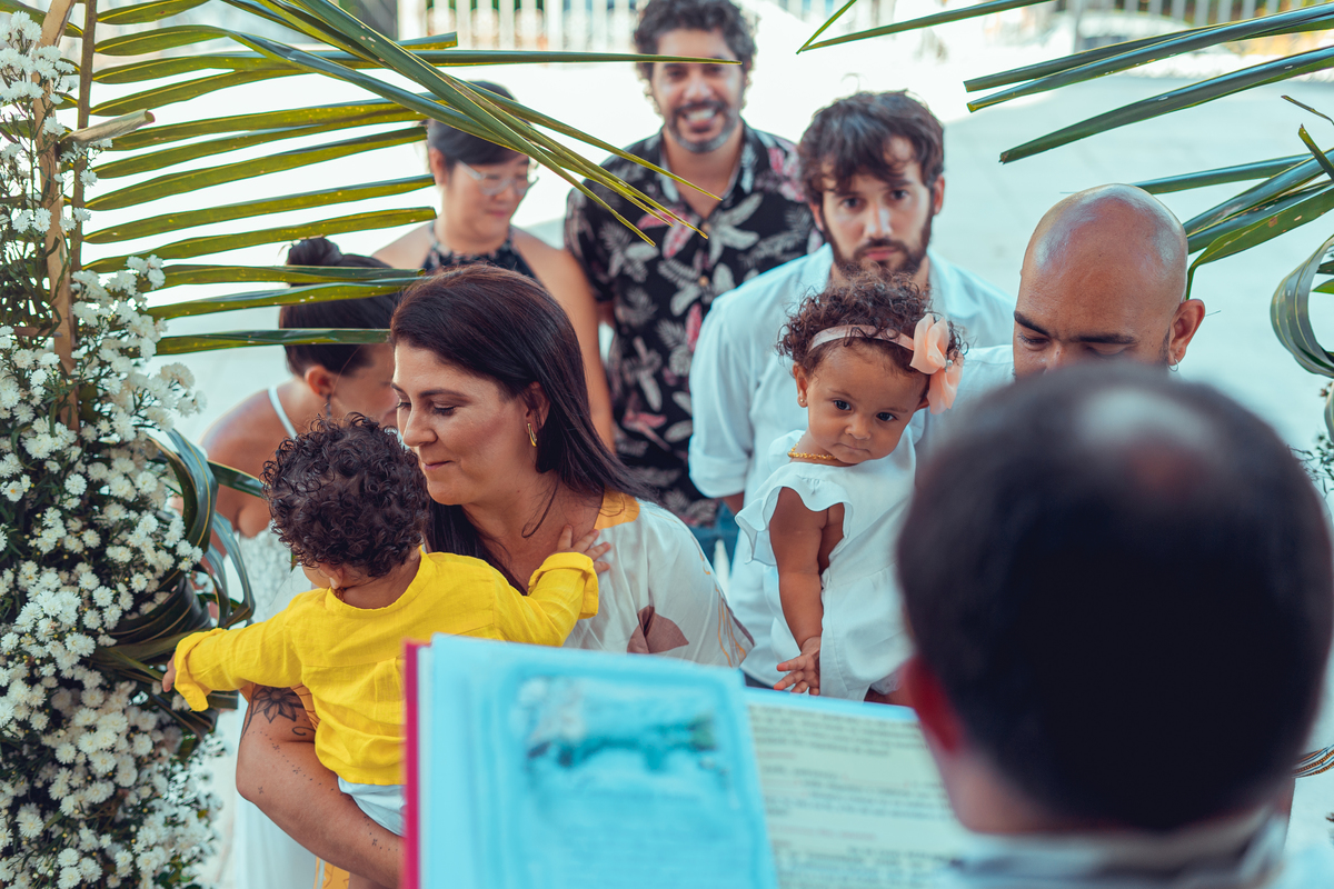 Senhoritas Fotografia Batizado Batismo Igreja Santo Antônio da Barra Salvador Bahia Missa água benta