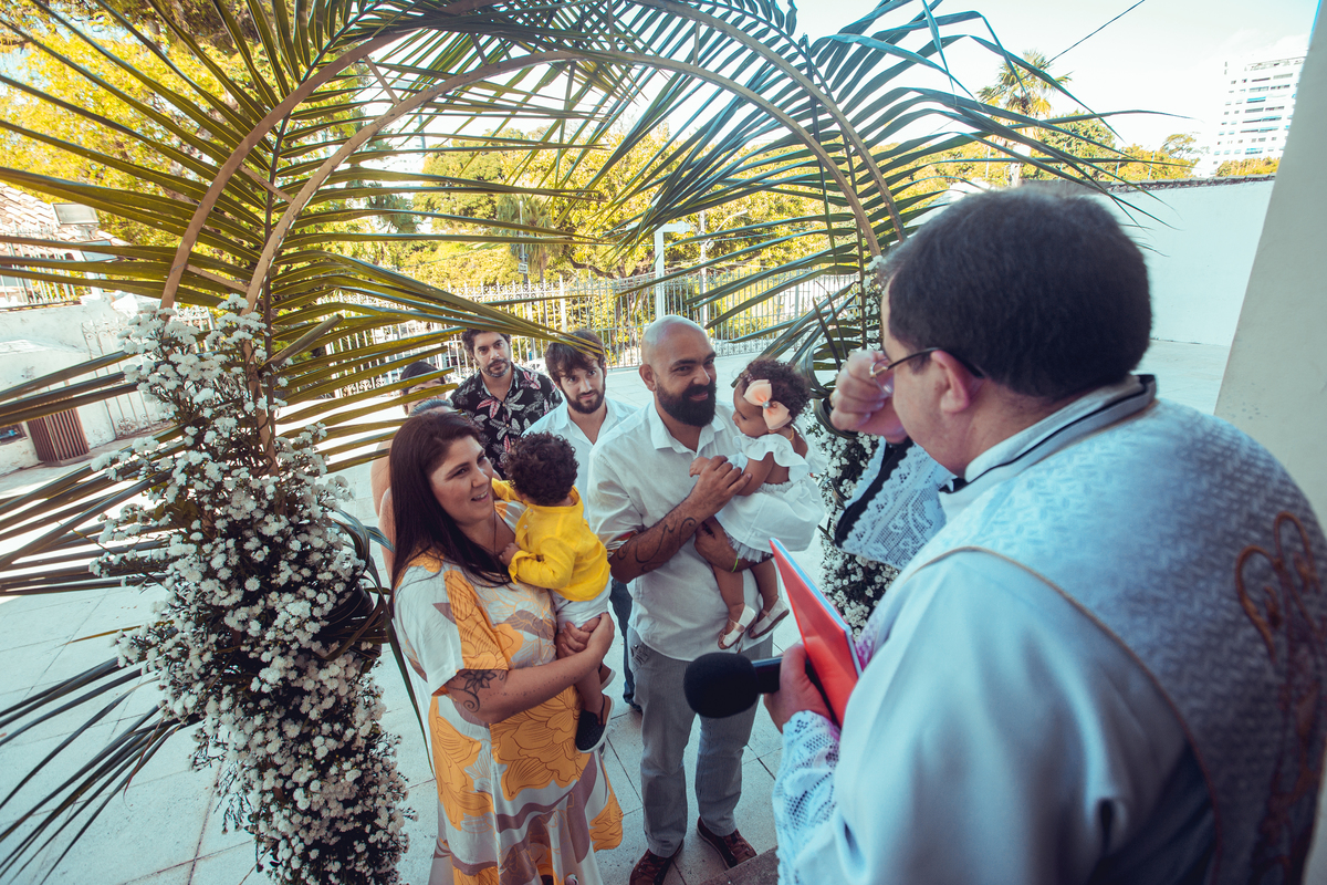 Senhoritas Fotografia Batizado Batismo Igreja Santo Antônio da Barra Salvador Bahia Missa água benta