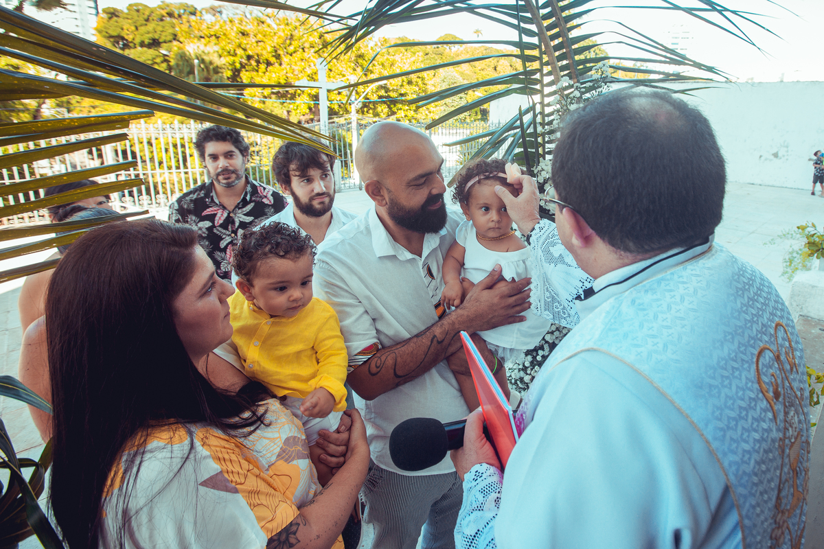 Senhoritas Fotografia Batizado Batismo Igreja Santo Antônio da Barra Salvador Bahia Missa água benta