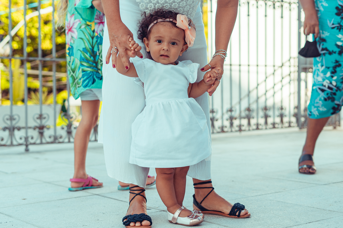 Senhoritas Fotografia Batizado Batismo Igreja Santo Antônio da Barra Salvador Bahia Missa água benta