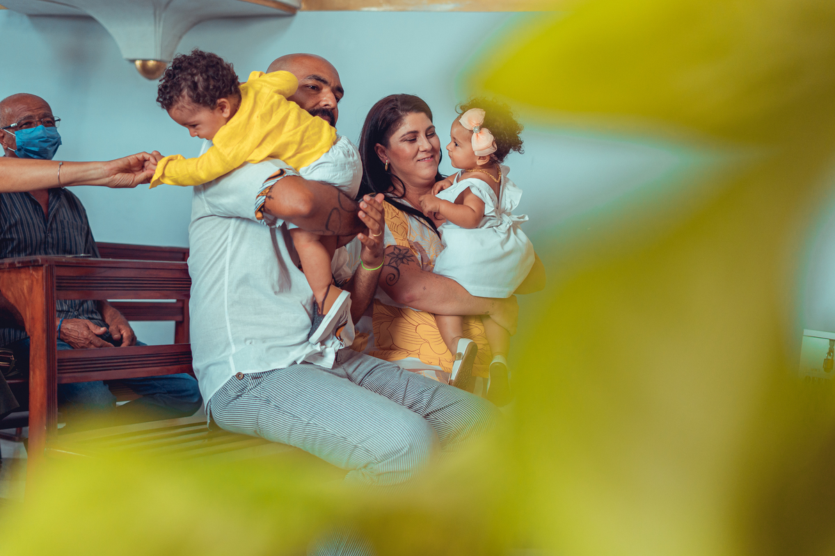 Senhoritas Fotografia Batizado Batismo Igreja Santo Antônio da Barra Salvador Bahia Missa água benta