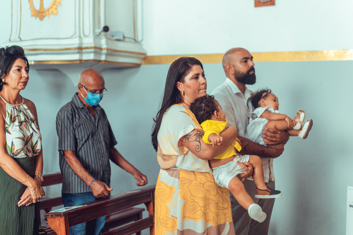 Senhoritas Fotografia Batizado Batismo Igreja Santo Antônio da Barra Salvador Bahia Missa água benta