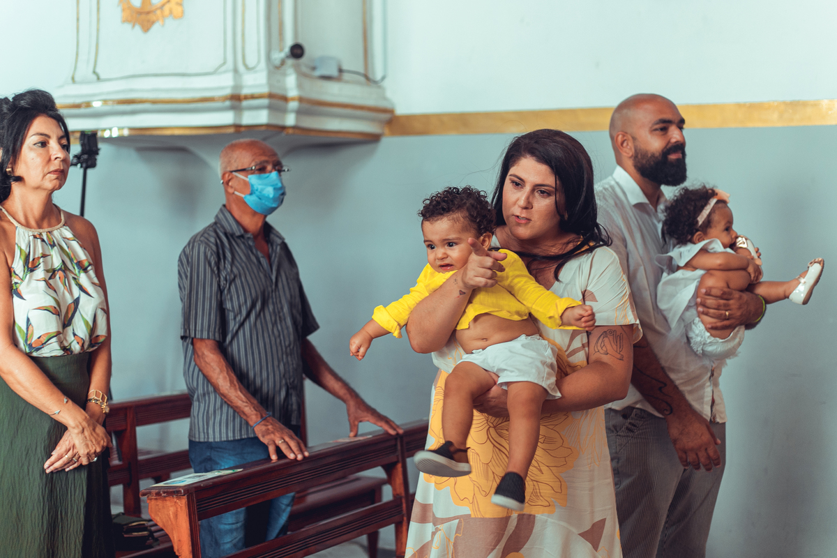 Senhoritas Fotografia Batizado Batismo Igreja Santo Antônio da Barra Salvador Bahia Missa água benta