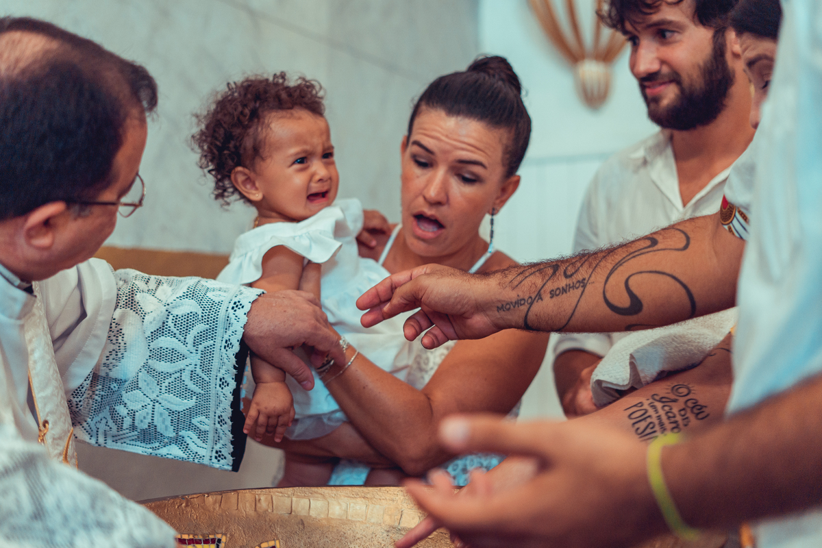 Senhoritas Fotografia Batizado Batismo Igreja Santo Antônio da Barra Salvador Bahia Missa água benta
