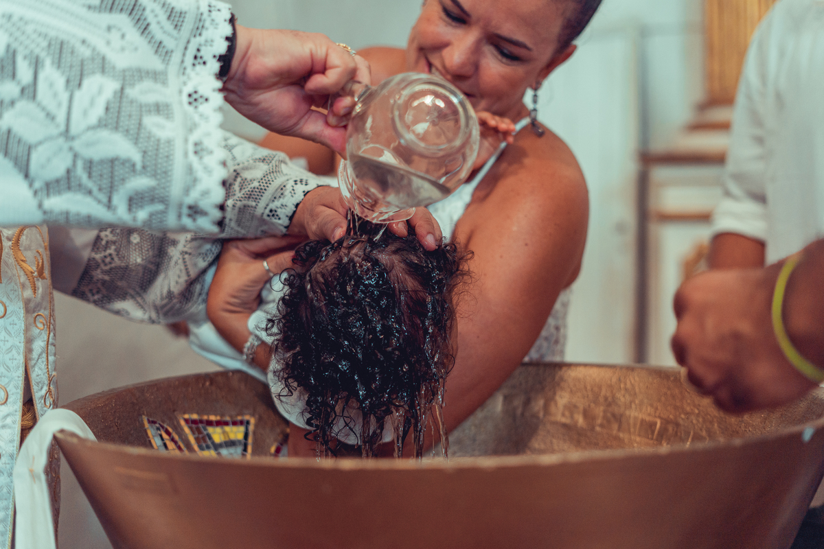 Senhoritas Fotografia Batizado Batismo Igreja Santo Antônio da Barra Salvador Bahia Missa água benta