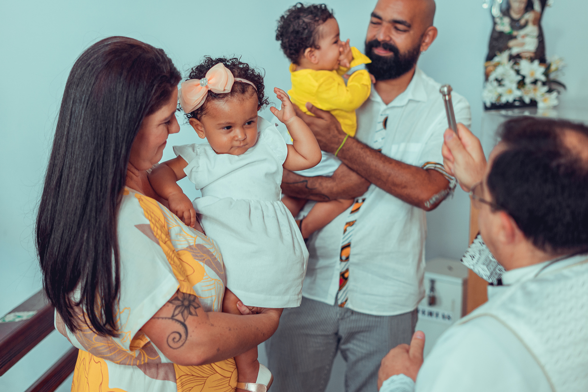 Senhoritas Fotografia Batizado Batismo Igreja Santo Antônio da Barra Salvador Bahia Missa água benta