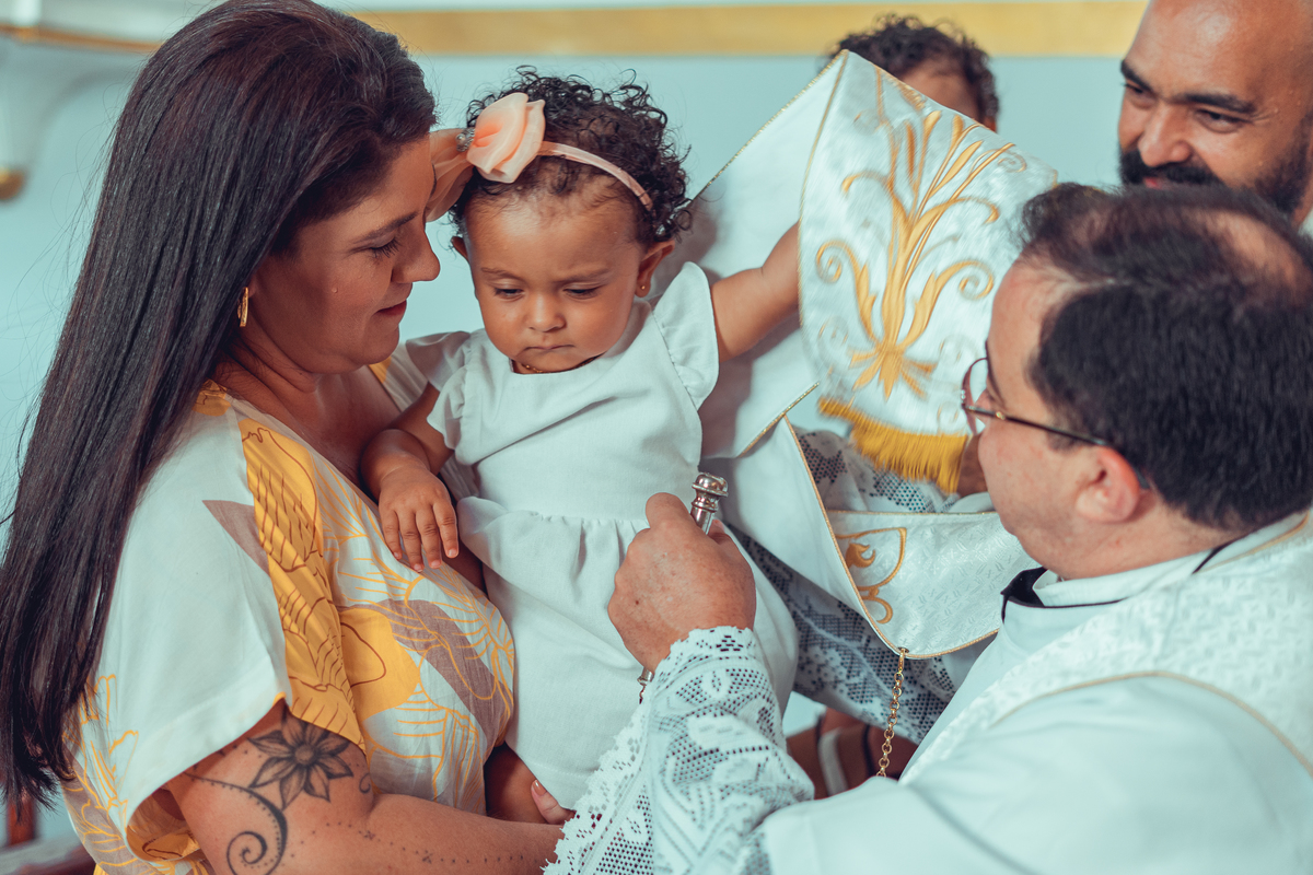 Senhoritas Fotografia Batizado Batismo Igreja Santo Antônio da Barra Salvador Bahia Missa água benta