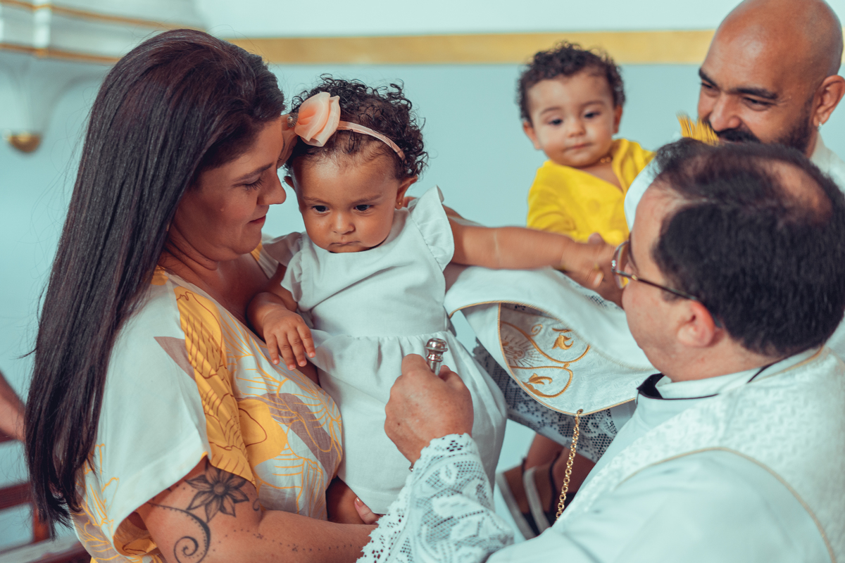 Senhoritas Fotografia Batizado Batismo Igreja Santo Antônio da Barra Salvador Bahia Missa água benta
