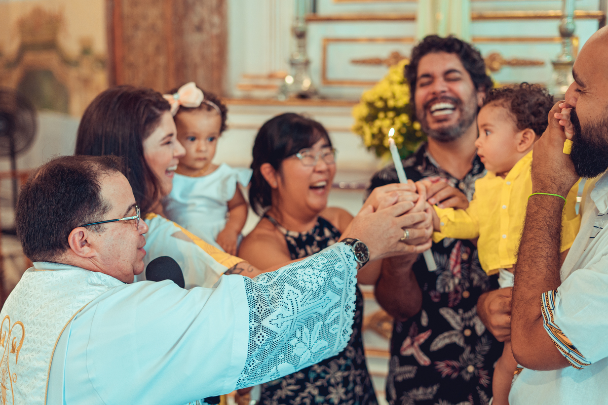 Senhoritas Fotografia Batizado Batismo Igreja Santo Antônio da Barra Salvador Bahia Missa água benta
