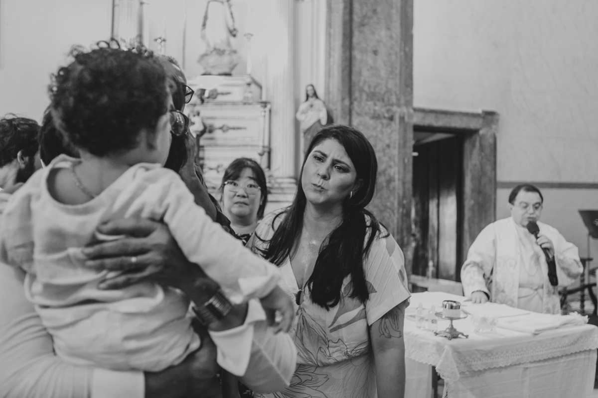 Senhoritas Fotografia Batizado Batismo Igreja Santo Antônio da Barra Salvador Bahia Missa água benta