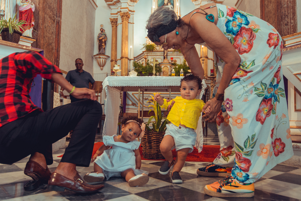 Senhoritas Fotografia Batizado Batismo Igreja Santo Antônio da Barra Salvador Bahia Missa água benta