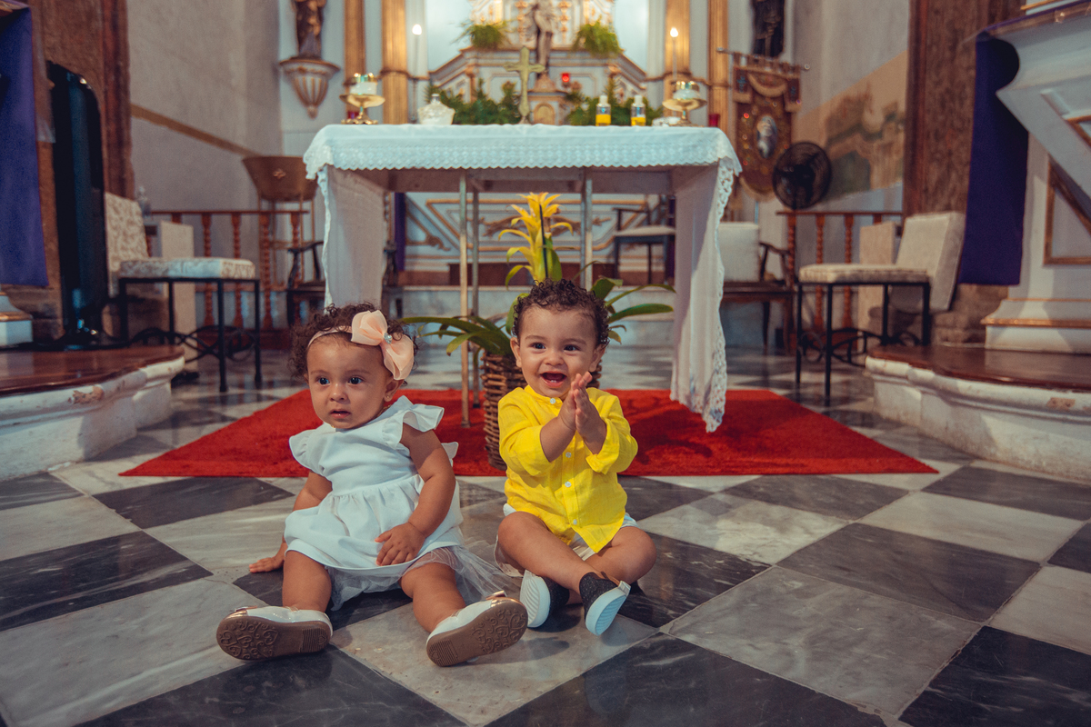 Senhoritas Fotografia Batizado Batismo Igreja Santo Antônio da Barra Salvador Bahia Missa água benta