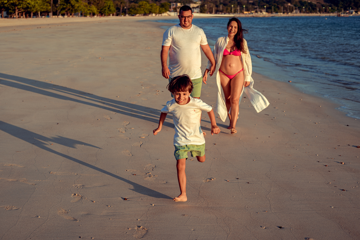 senhoritas fotografia ensaio gestante grávida gravidez praia de inema salvador bahia por do sol céu laranja barriga gestação 9 meses