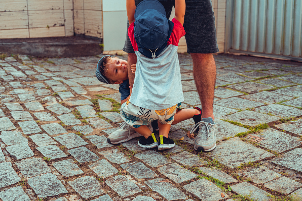 senhoritas fotografia salvador bahia ensaio documental família fotografia foto fotógrafa fotógrafas criança mãe pai filhos pequenos bebê bebês crianças casa residência quintal lazer brincadeira rotina lauro de freitas 