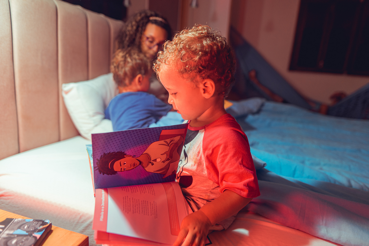 senhoritas fotografia salvador bahia ensaio documental família fotografia foto fotógrafa fotógrafas criança mãe pai filhos pequenos bebê bebês crianças casa residência quintal lazer brincadeira rotina lauro de freitas 