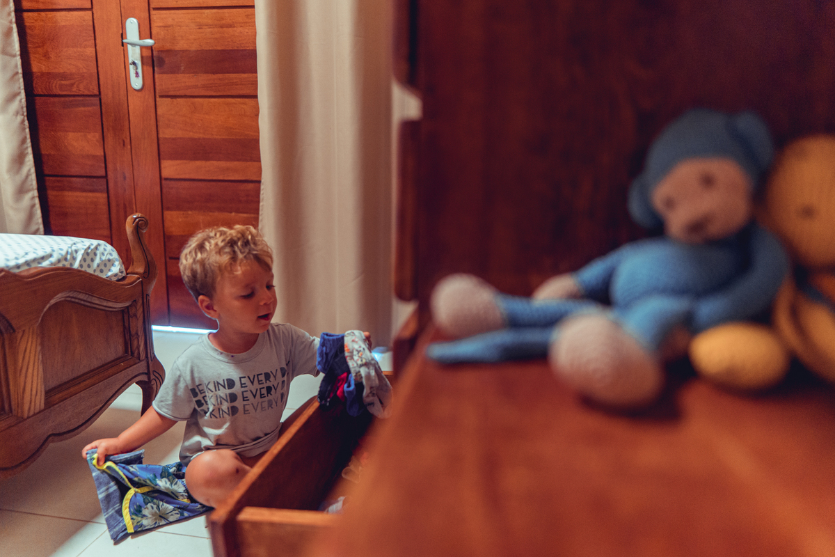 senhoritas fotografia salvador bahia ensaio documental família fotografia foto fotógrafa fotógrafas criança mãe pai filhos pequenos bebê bebês crianças casa residência quintal lazer brincadeira rotina lauro de freitas 