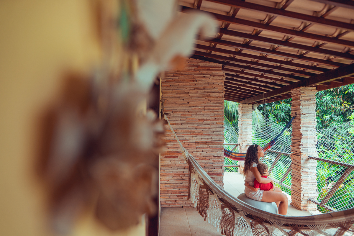 senhoritas fotografia salvador bahia ensaio documental família fotografia foto fotógrafa fotógrafas criança mãe pai filhos pequenos bebê bebês crianças casa residência quintal lazer brincadeira rotina lauro de freitas 
