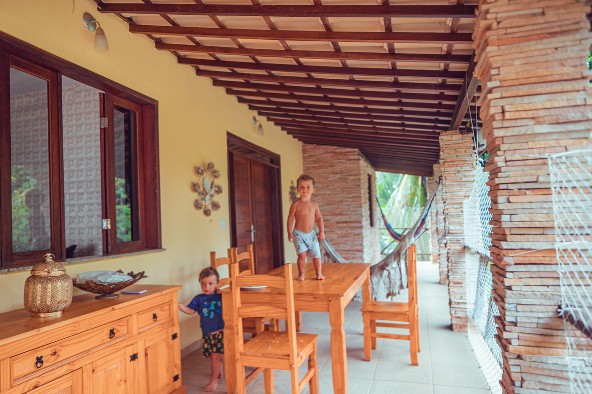 senhoritas fotografia salvador bahia ensaio documental família fotografia foto fotógrafa fotógrafas criança mãe pai filhos pequenos bebê bebês crianças casa residência quintal lazer brincadeira rotina lauro de freitas 