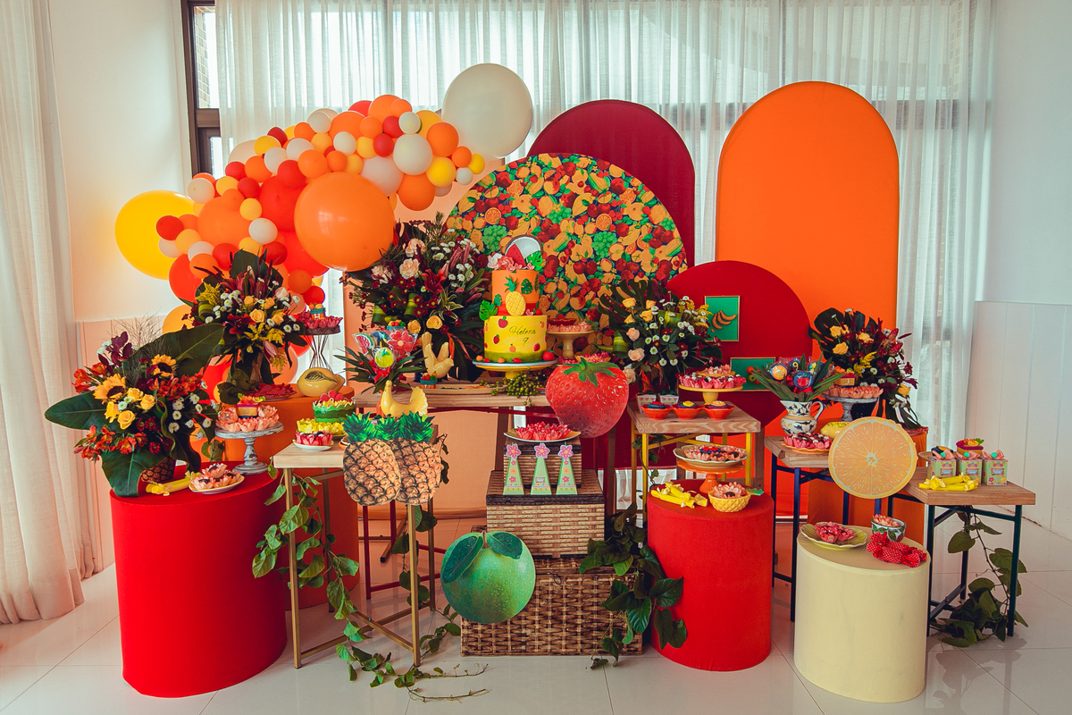 aniversário festa infantil fotografia foto fotógrafas senhoritas fotografia criança pré-adolescente bolo decoração futebol de sabão banho de espuma parabéns animação animador doces pirulito festas afetivas 09 anos menina helena